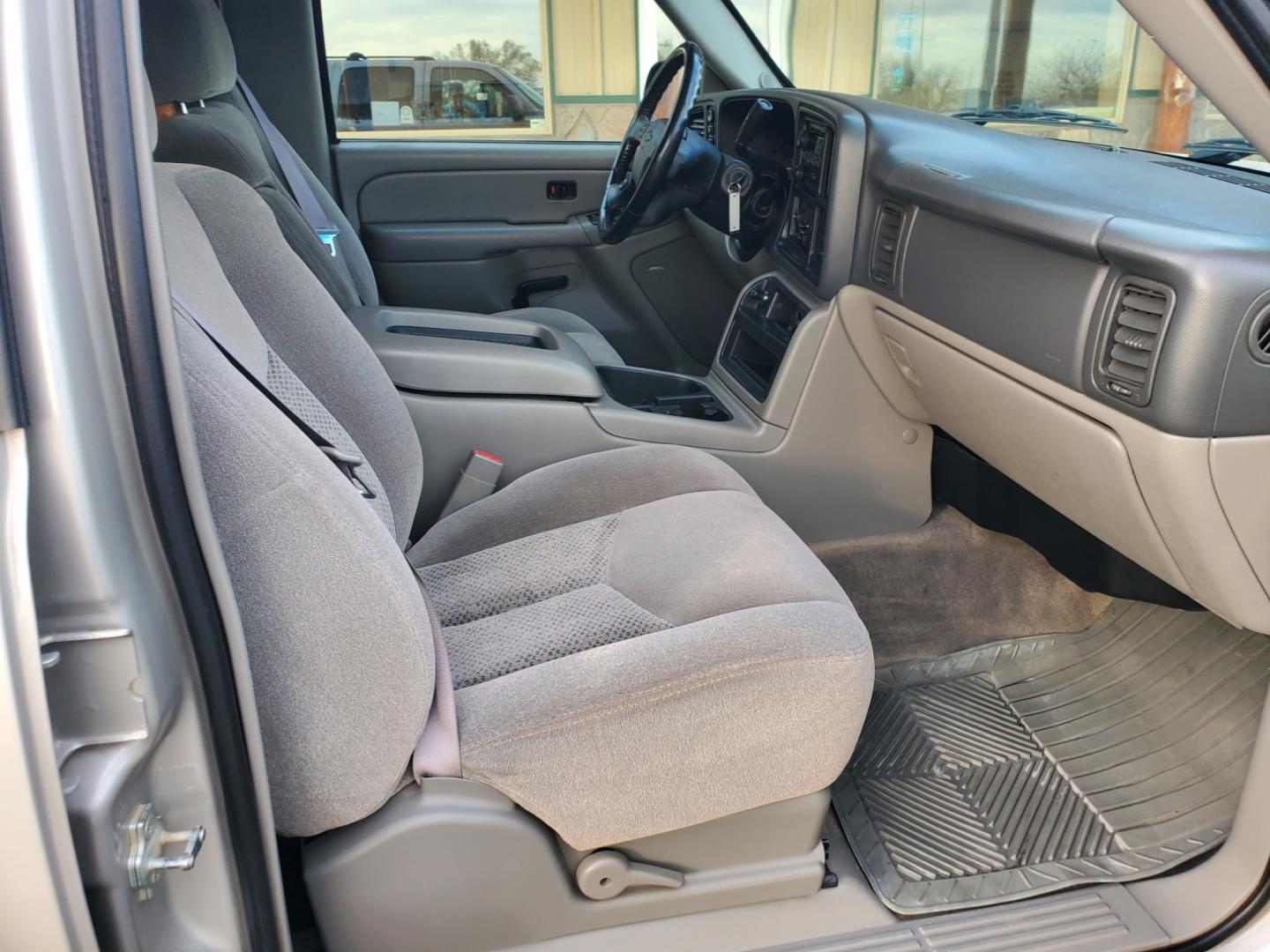 2006 Pewter Chevrolet Suburban LS (3GNFK16ZX6G) with an 5.3L V8 Vortec SFI Flex Fuel engine, 4-Speed Automatic transmission, located at 1600 E Hwy 44, Rapid City, SD, 57703, (605) 716-7878, 44.070232, -103.171410 - Photo#9